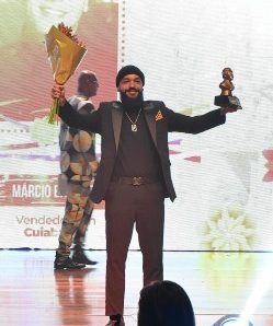 MT:  RECONHECIMENTO ESTADUALMT:    Micos Brown é destaque no Prêmio Jejé de Oyá – Território