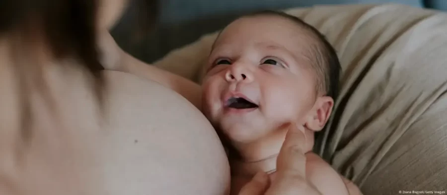 CIÊNCIA:   Contato de pele com a mãe ao nascer ajuda bebê, diz ciência