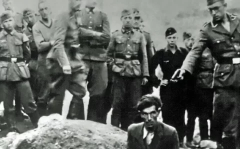 Nazista de foto icônica é identificado depois de 84 anos