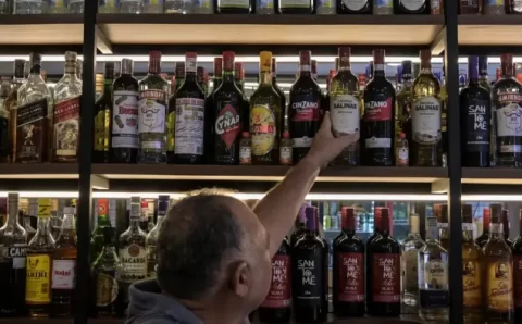 Como bares lidam com a crise causada pelo metanol