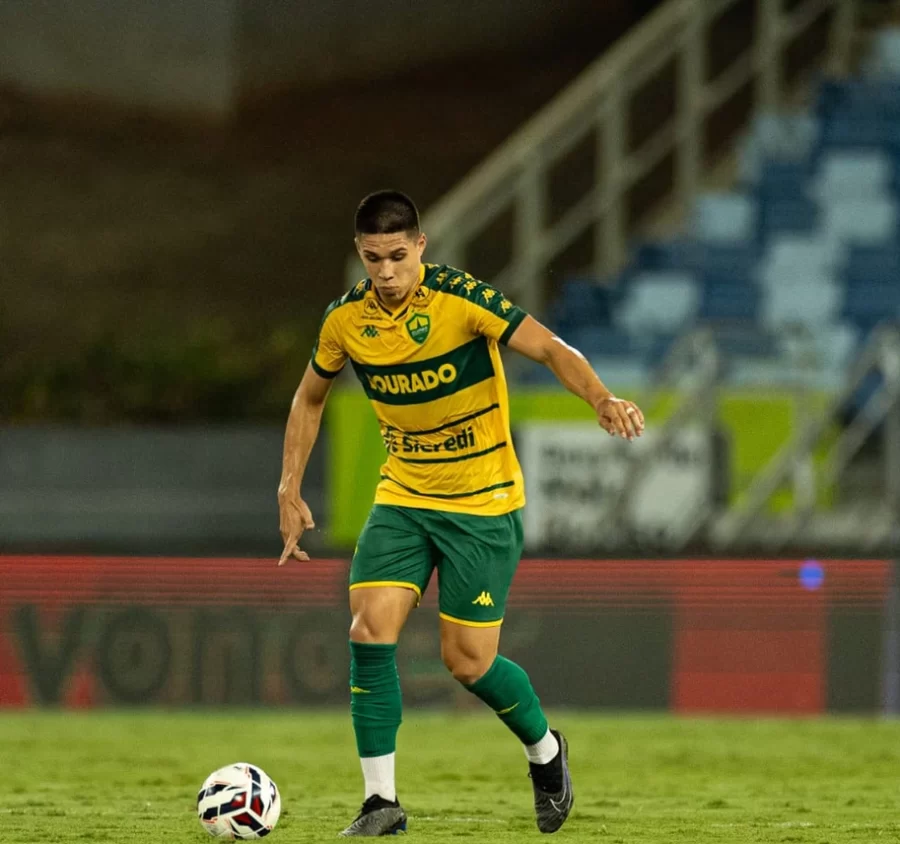 MT:  Calebe sofre trauma no joelho esquerdo e desfalca o Cuiabá por até seis semanas