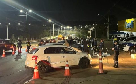 Fiscalização da Lei Seca prende 13 condutores embriagados na madrugada deste sábado (4)
