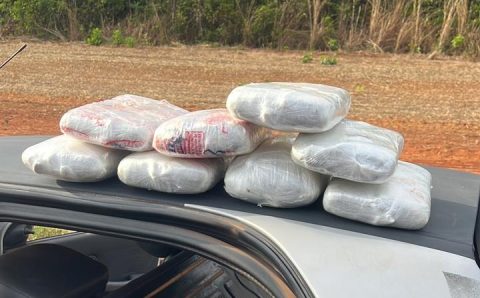 PM prende idoso suspeito com 8 kg de maconha escondidos embaixo de banco de veículo