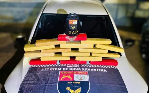 PM prende casal de faccionados e apreende 18 quilos de maconha após perseguição