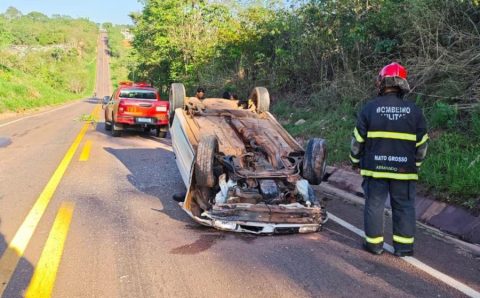 Corpo de Bombeiros militar resgata vítima de acidente de trânsito