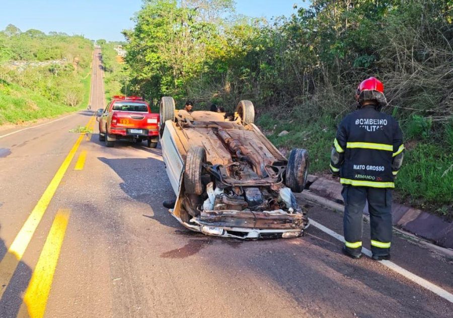 Corpo de Bombeiros militar resgata vítima de acidente de trânsito