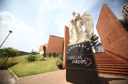 Júri de trio acusado de matar homem em velório é adiado por exame de insanidade mental de um dos acusados