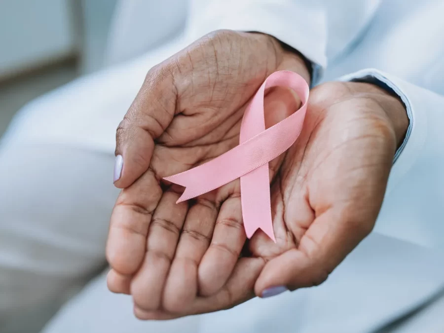 Câncer de mama: país tem 73 mil novos casos em 2025, diz médico a dr. Kalil