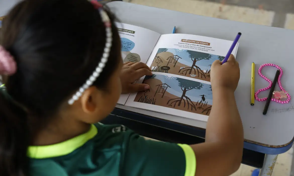 Crianças e jovens debatem educação e justiça climática em conferência