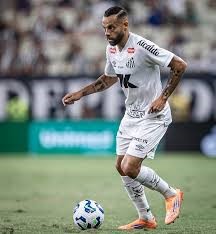 Com apenas um centroavante, Santos aposta em ‘faro de gol’ de Guilherme no clássico alvinegro