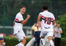 Cuiabá negocia Gustavo Santana com São Paulo e abre mão de multa