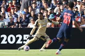 Ederson se machuca e John, ex-Botafogo, é convocado para amistosos