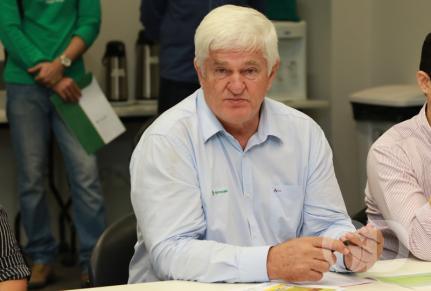 Galvan nega existência de instituições democráticas no país