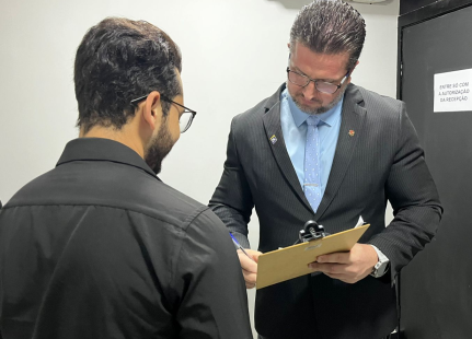 Justiça intima vereador de Cuiabá por ação contra lei transfóbica