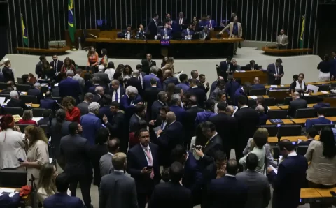 Câmara aprova isenção do IR para quem ganha até R$ 5 mil