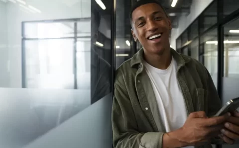 Projeto oferece mais de 60 mil bolsas de estudo para profissionais negros