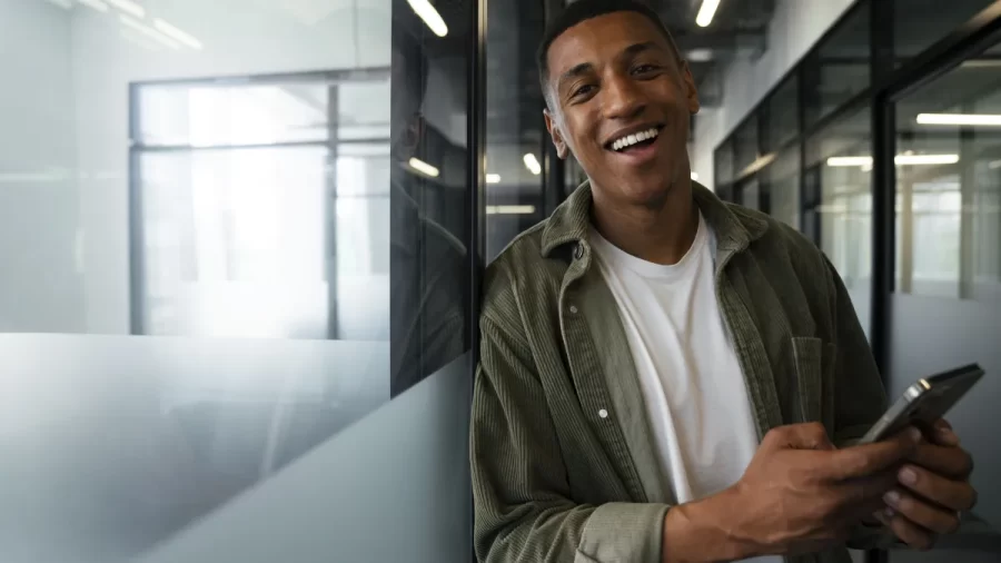 Projeto oferece mais de 60 mil bolsas de estudo para profissionais negros