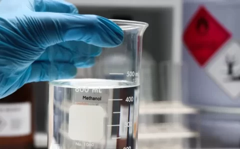 CIÊNCIA:   Metanol: entenda o perigo da substância em bebidas adulteradas