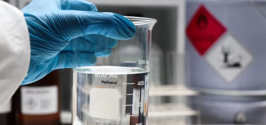 CIÊNCIA:   Metanol: entenda o perigo da substância em bebidas adulteradas