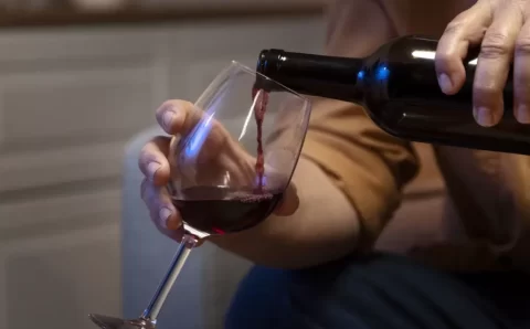 Dispositivo detecta aditivo cancerígeno em vinho, suco de laranja e água