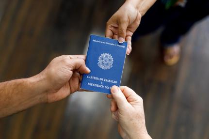 Sine Cuiabá oferece 500 empregos que pagam entre R$ 4 mil a R$ 5 mil