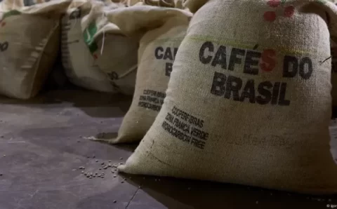 Denúncia liga trabalho escravo ao café de Nestlé e Starbucks