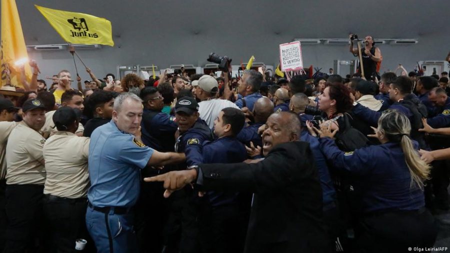 Manifestantes forçam entrada em área da ONU na COP30