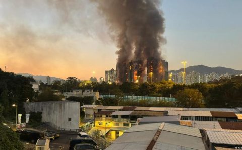 Hong Kong busca desaparecidos no pior incêndio em 30 anos