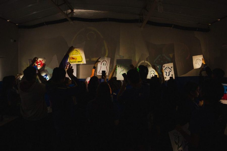 Projeto gratuito ensina a criar imagens luminosas com as próprias mãos