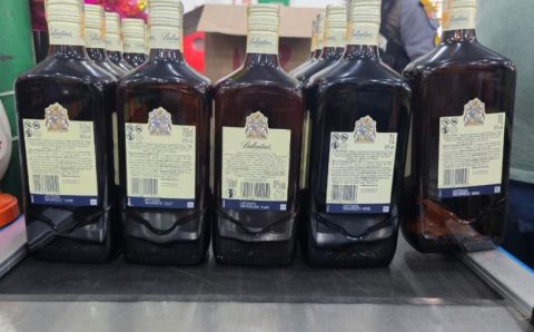 Fiscalização conjunta apreende 30 garrafas de whisky suspeitas de adulteração com metanol em Itanhangá