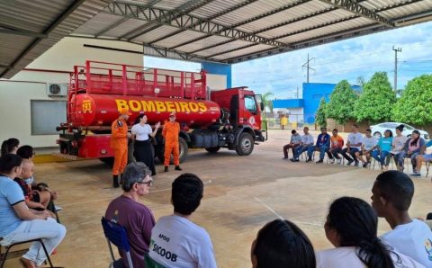 Corpo de Bombeiros realiza palestra educativa na APAE sobre prevenção e segurança