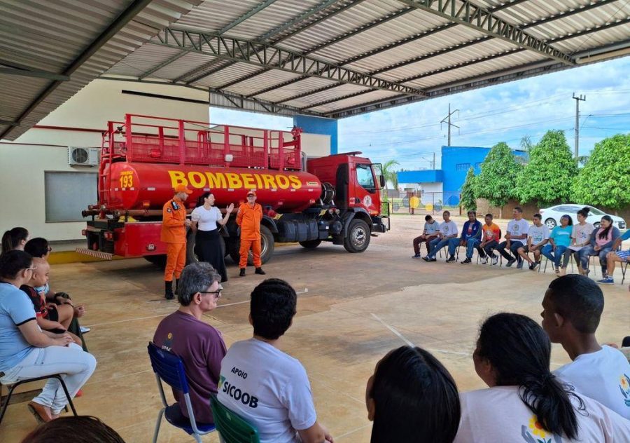 Corpo de Bombeiros realiza palestra educativa na APAE sobre prevenção e segurança