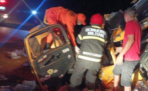Corpo de Bombeiros realiza atendimento a vítimas de acidentes de trânsito registrados durante a madrugada de sábado