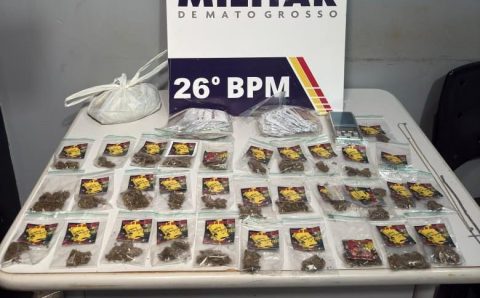 Polícia Militar apreende 132 porções de drogas e prende quatro homens por tráfico
