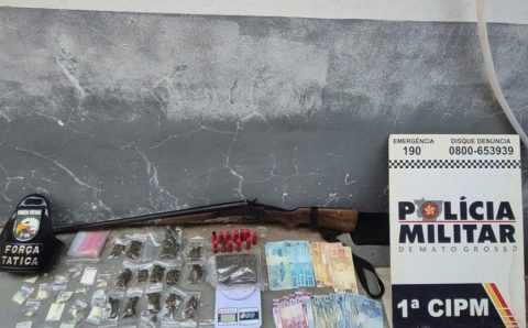 Polícia Militar desarticula ponto de tráfico de drogas e apreende arma em Chapada dos Guimarães