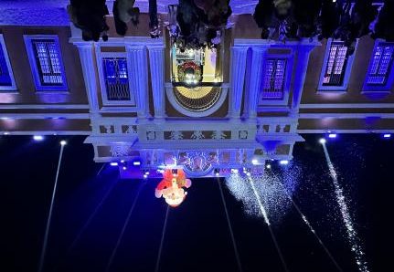 Chegada do Papai Noel dá início à agenda natalina; veja