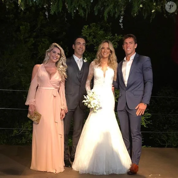 A jornada de César Tralli em 27 fotos: do SBT ao ‘Jornal Nacional’, antes e depois do jornalista durante a carreira é impressionante