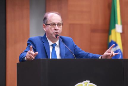 Por ordens do Paiaguás, deputado pede vista e adia votação de projeto na CCJ