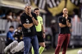 Vojvoda planeja poucas mudanças no Santos contra o Juventude