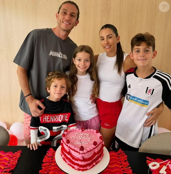 Quem é a esposa de Filipe Luis, técnico do Flamengo? Espanhola de Madrid, Patricia Kasmirski tem 40 anos, está casada há 17 com o ex-jogador e é mãe de 3