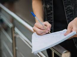 Enem: Você sabe quem corrige a redação e como a nota é formada?