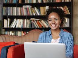 USP tem inscrições abertas para formação EaD com bolsa a alunos