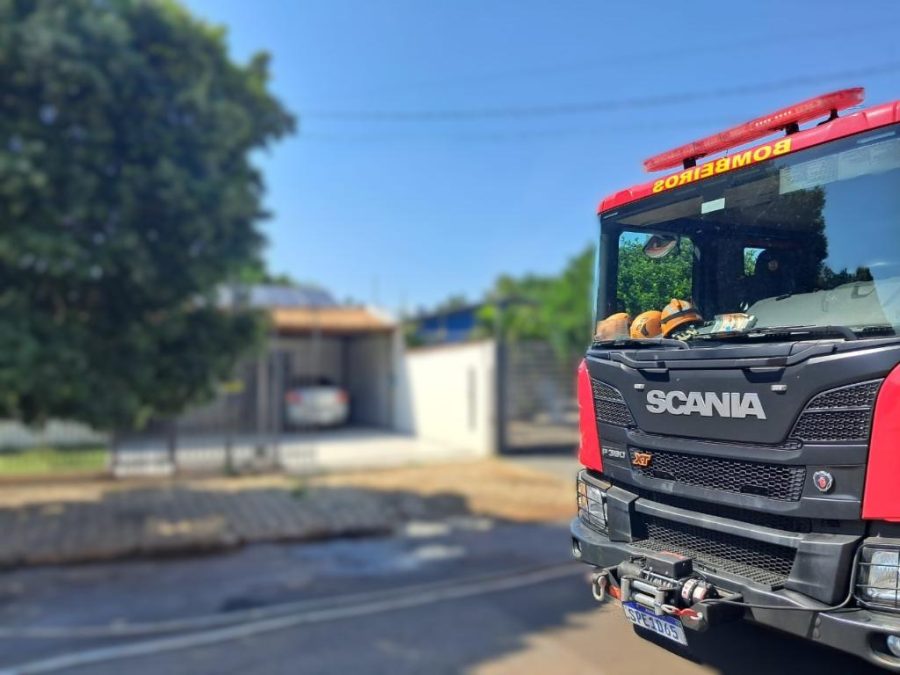 Bombeiros agem rápido e impedem que incêndio se espalhe por residência