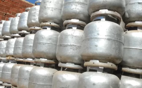 Gás gratuito chega a 1 milhão de famílias a partir de segunda-feira