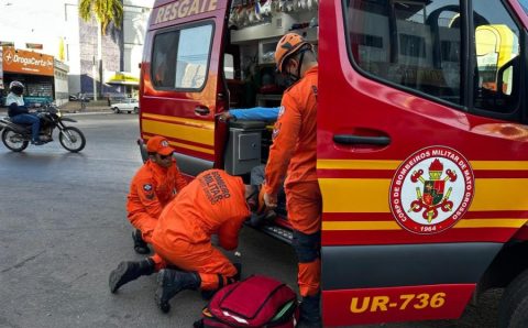 Corpo de Bombeiros socorre criança atropelada por caminhão