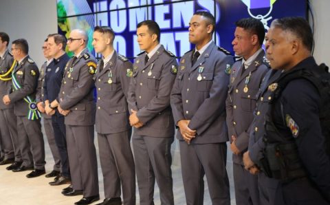 Polícia Militar condecora 58 autoridades com entrega das medalhas da Ordem Homens do Mato
