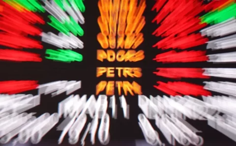 Bolsa supera os 162 mil pontos com dados de desaceleração da economia