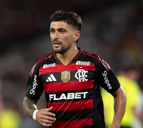 Arrascaeta é o jogador com mais participações em gols no Brasileirão 2025; veja outros números