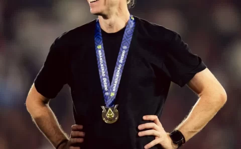 O mestre e o pupilo: Filipe Luís iguala marca de Jorge Jesus no Flamengo