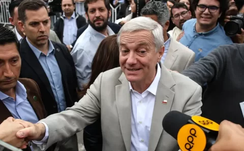 Ultradireitista José Kast é eleito presidente do Chile